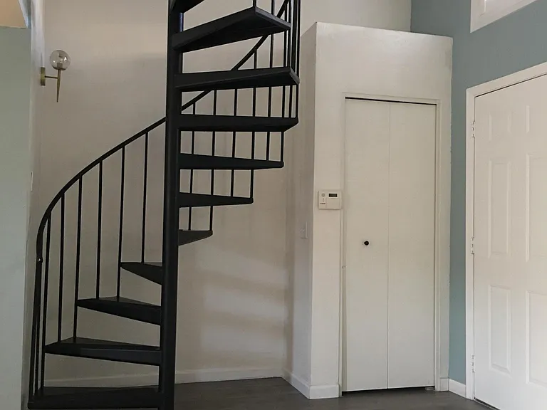 4240 N Longview Ave #6 — Photo 6