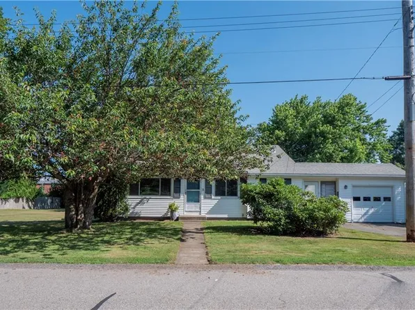 11 Murphy Cir, Middletown, RI 02842