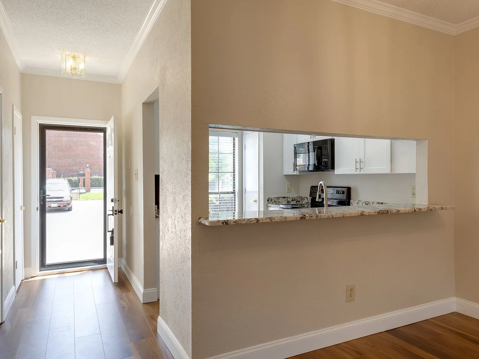 2 bed, 1.5 bath, 1188 sqft, $1,599 — Photo 2