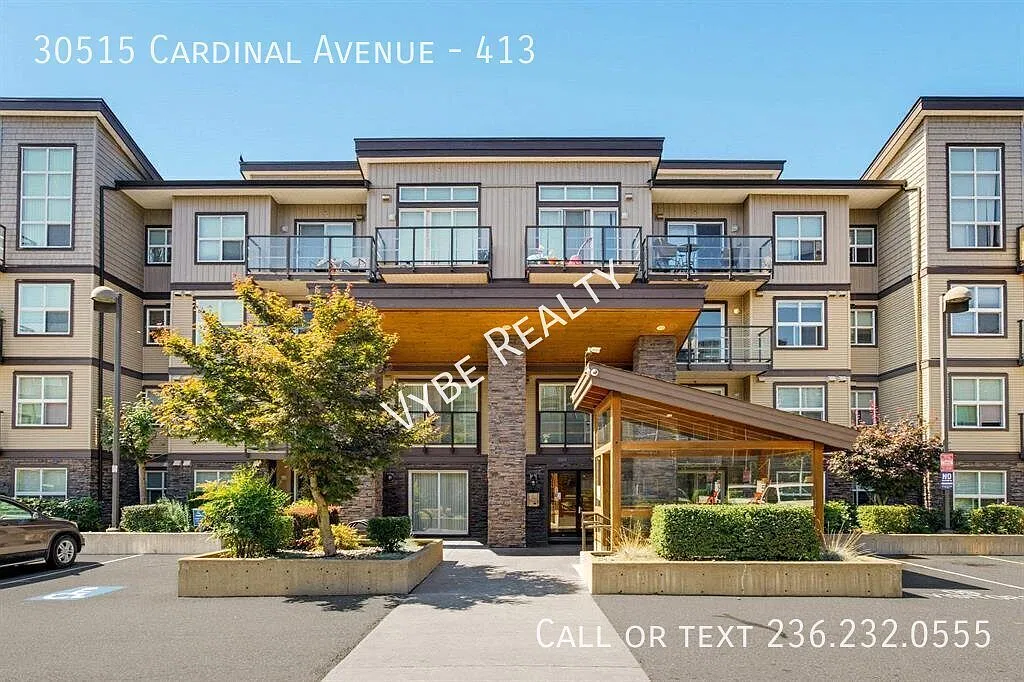 Top Floor & Pet Friendly — Photo 1