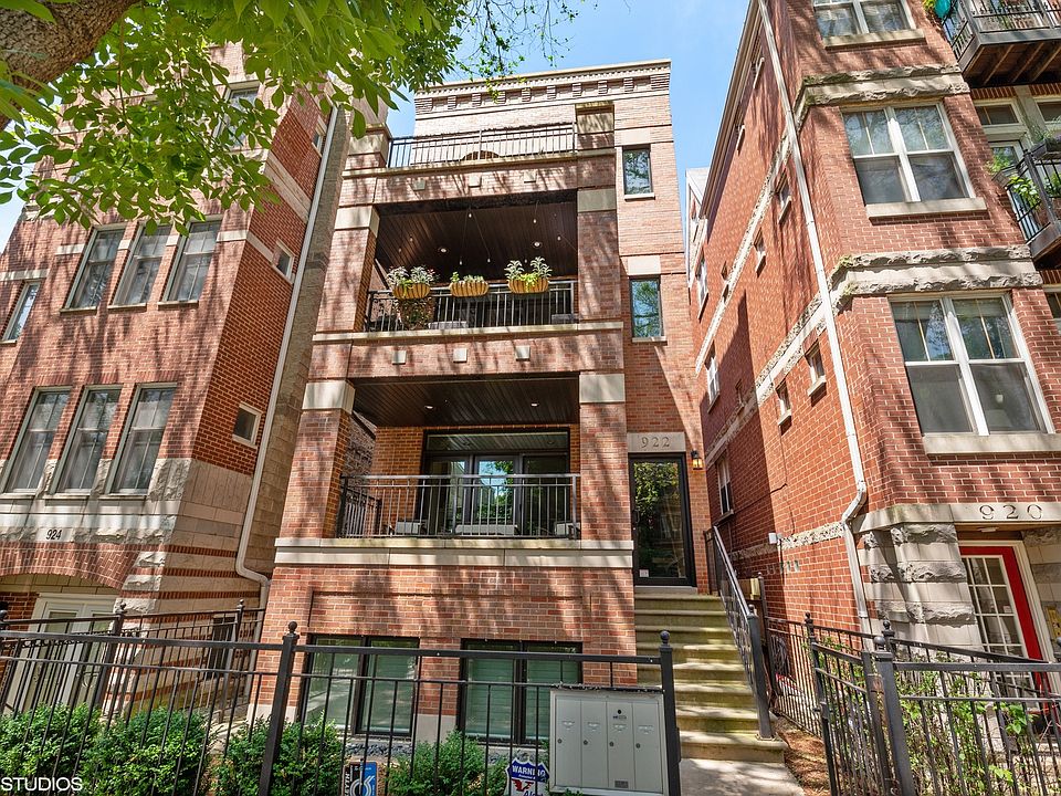1st image of 922 W Wolfram St Unit 3