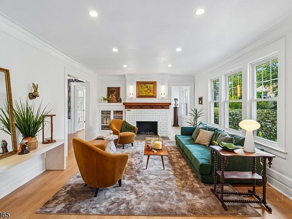 3rd image of 28 Oberlin St