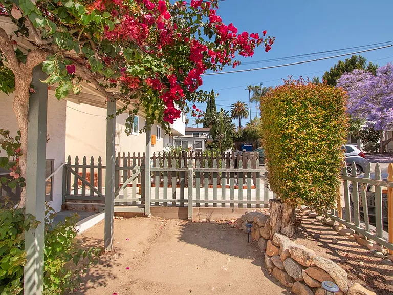 Charming Cottage Style Studio With Fenced in Yard in the Pocket of North Park + South Park — Photo 9