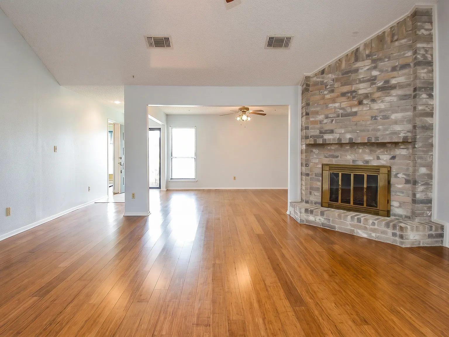 3 bed, 1752 sqft, $2,145 — Photo 2