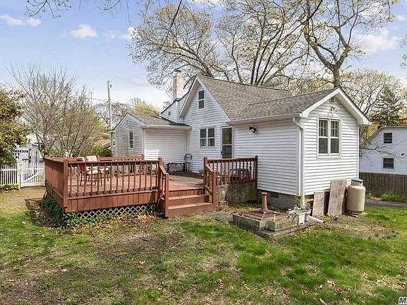 3rd image of 16 Tangier Dr