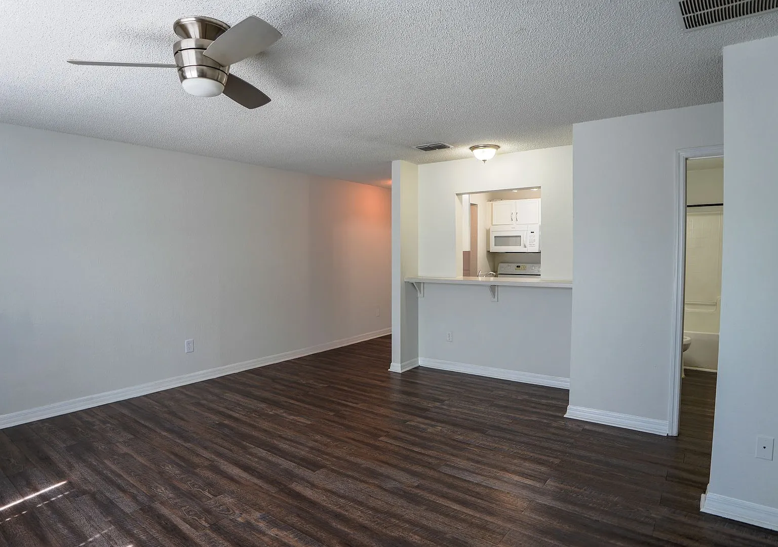 Woodland Heights Apartments — Photo 4
