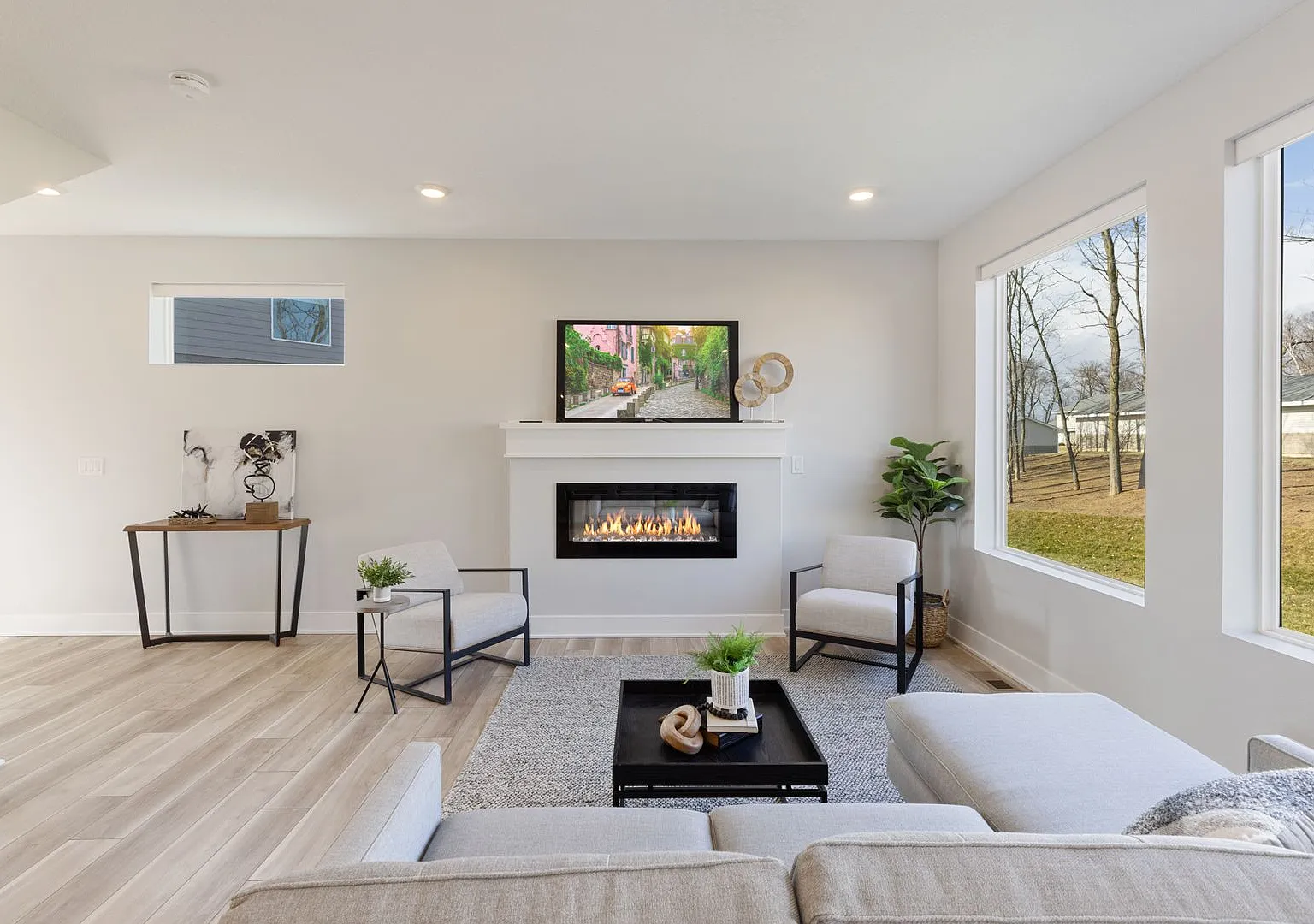 924 Lincoln Way — Photo 3
