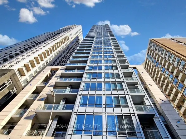 21 Balmuto St Unit 1202, Toronto, ON M4Y 1W4