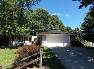 867 Ridge View Dr, Hartford, WI 53027