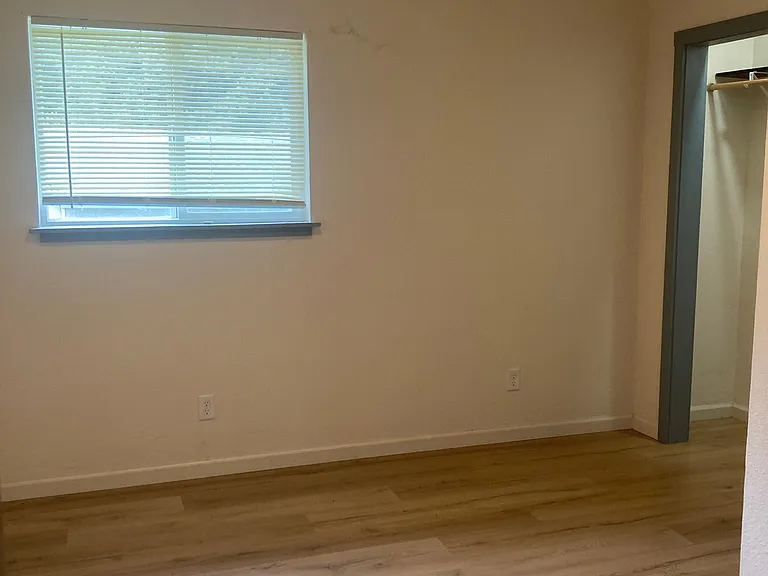 427 Newton Rd — Photo 10