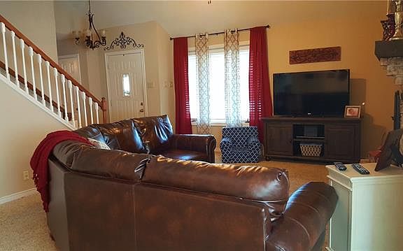 5th image of 211 Elmwood Pl
