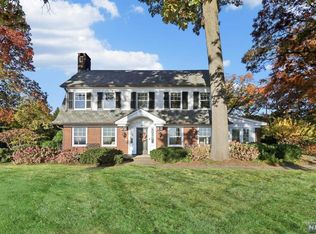 240 Crest Rd, Ridgewood, NJ 07450