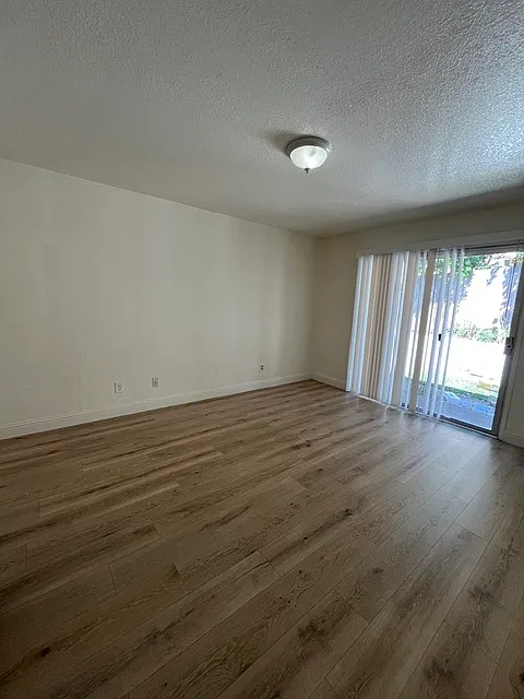 2 bed, 750 sqft, $2,050 — Photo 3