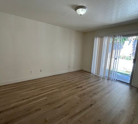 3rd image of 6420 Nacimiento Ave #5