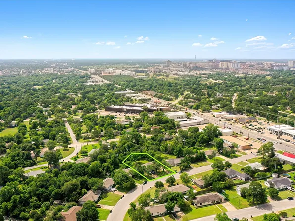 713 Broadmoor Dr, Bryan, TX 77802