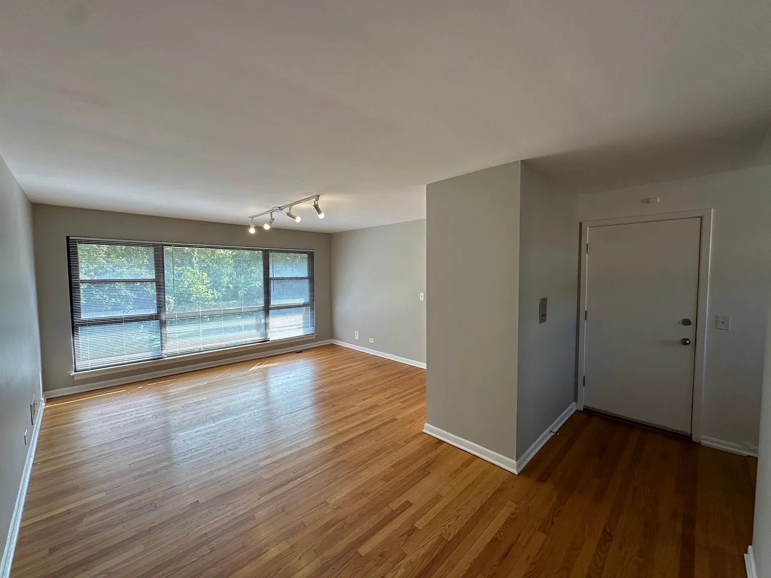 2 bed, 775 sqft, $2,200 — Photo 1