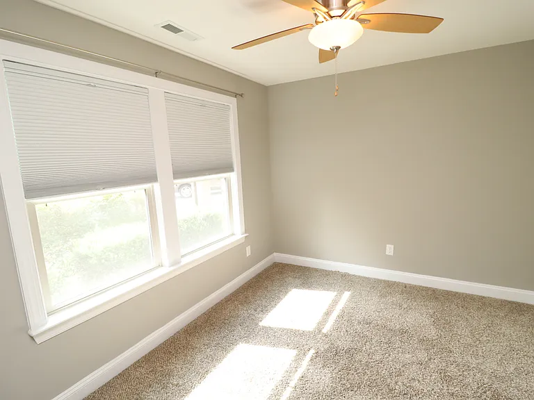 1428 Providence Green Ln — Photo 3