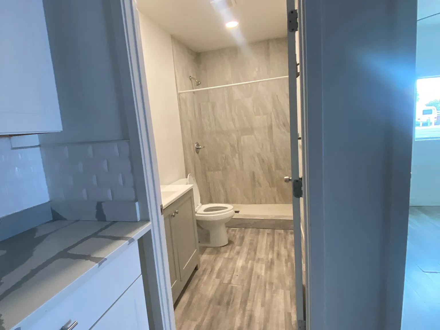 1802 W Vogel Ave — Photo 2