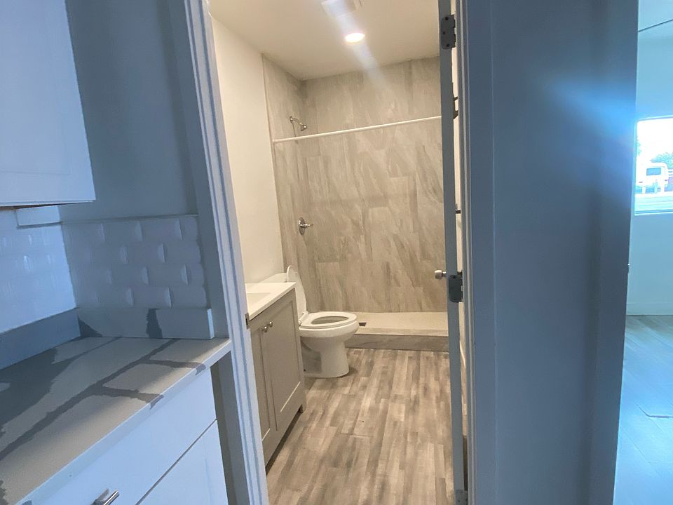 2nd image of 1802 W Vogel Ave #1