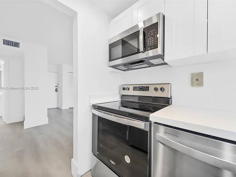17021 N Bay Rd #1025 — Photo 6