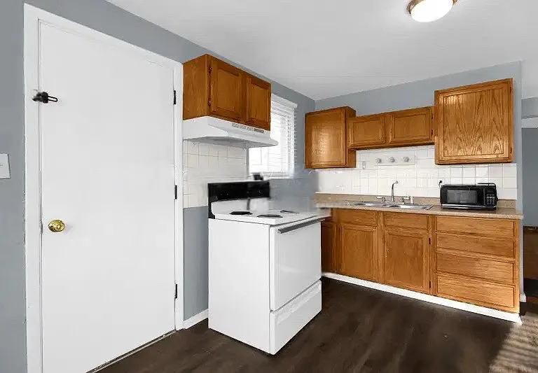 2451 Hiawatha St #A — Photo 5