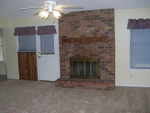 3rd image of 1001 Fox River Ln