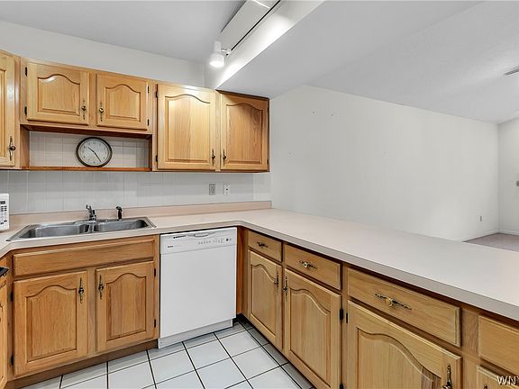 4th image of 1679 Maple Rd APT D