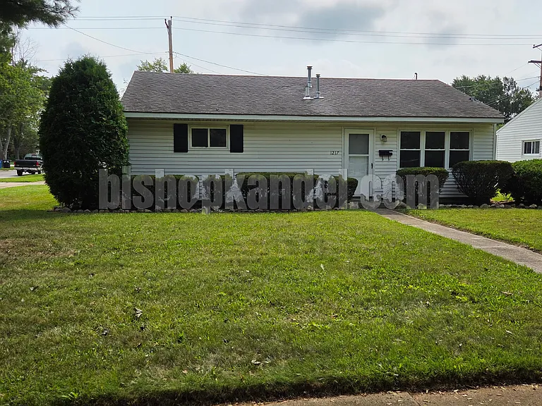 1217 Parkside Pl — Photo 1
