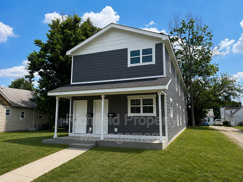 3 bed, 2.0 bath, 1350 sqft, $2,134 — Photo 1