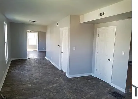 7530 S Rhodes Ave — Photo 4