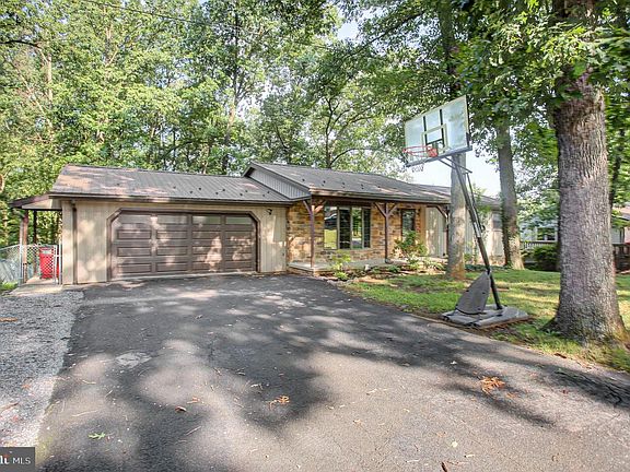 5th image of 525 Forest Rd