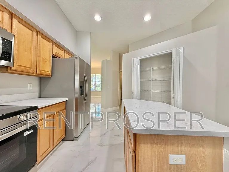 10181 Marsh Pine Cir — Photo 7