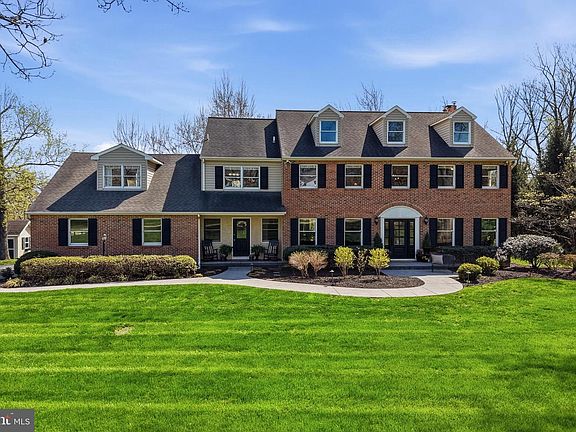 2nd image of 4779 Essex Dr