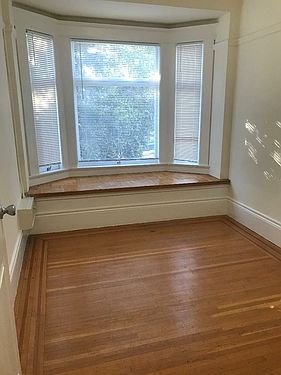 5th image of 728 Taylor St