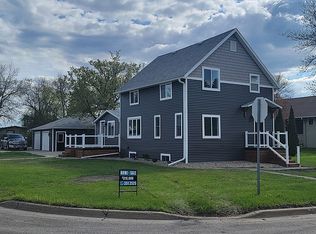 215 8th Ave SE, Devils Lake, ND 58301