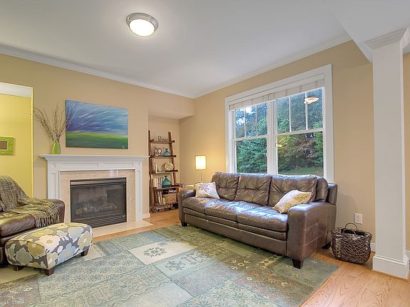 4th image of 215 Brookwood Dr