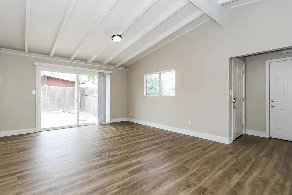 3 bed, 1286 sqft, $2,400 — Photo 1