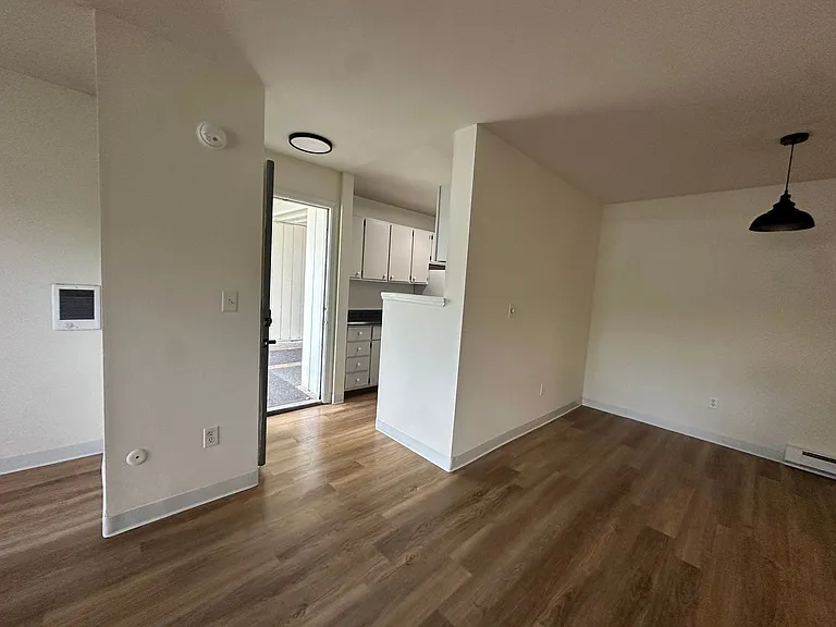 University Park Apartments near Cornell University — Photo 332