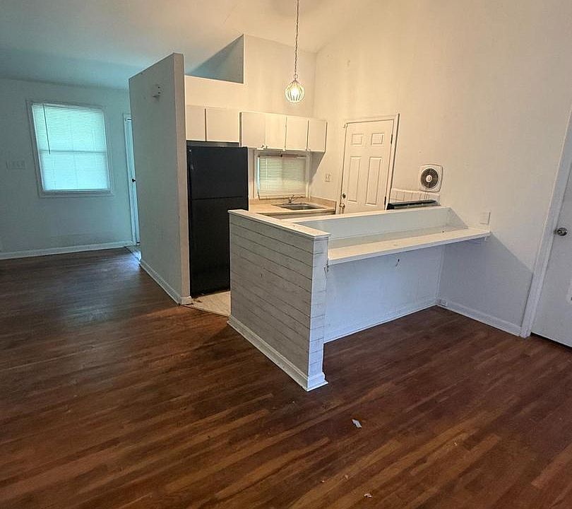1st image of 2407 E Cold Spring Ln