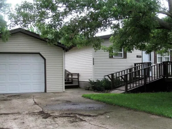 204 E 5th St, Lake Park, IA 51347