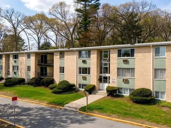 24 Nelson Dr APT 2D, Randolph, MA 02368