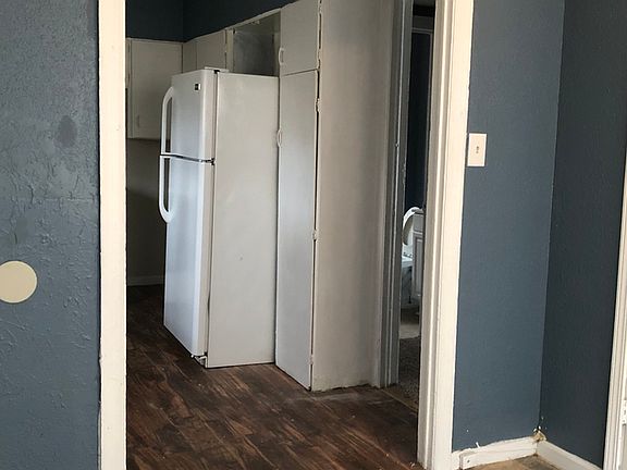 3rd image of 3443 Jackson Ave