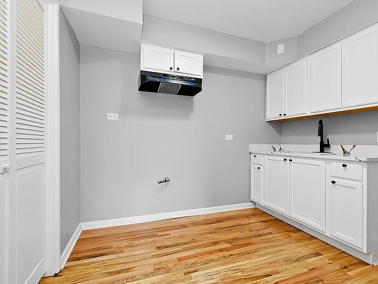 7818-7820 S Shore Dr — Photo 29