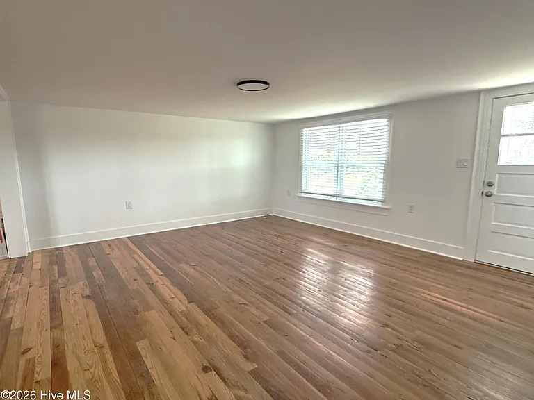 1300 Worthington Rd — Photo 8