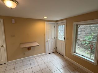90 Main St APT 5, Dallas, PA 18612