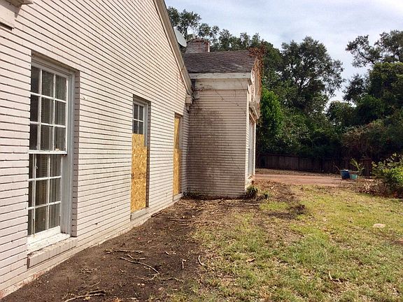 3rd image of 501 E Main St