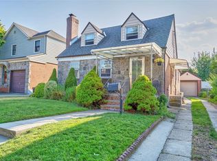 7516 195th St, Fresh Meadows, NY 11366