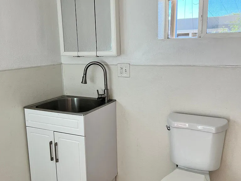 204-206 N Sunshine Blvd #5 — Photo 6