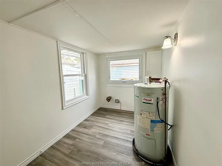 20 McNaughton Ave — Photo 18