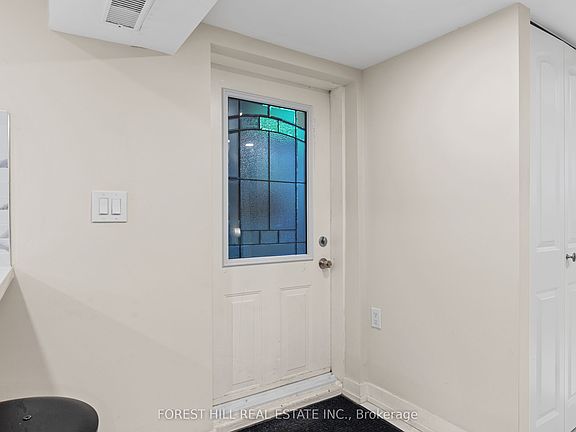 2nd image of 53 Meadowbank Rd